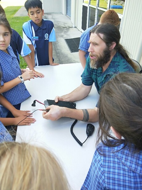 SARCNET outdoor STEM session - Learning about radio connections